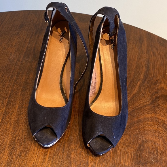 Target brand wedge heel with ankle strap - Picture 5 of 5